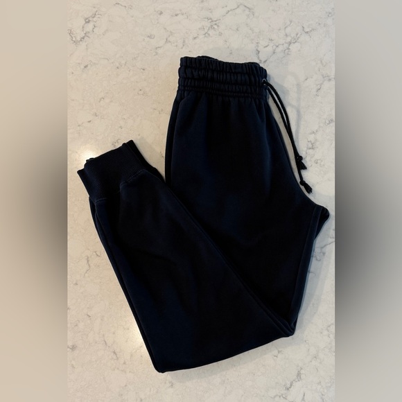 Nike Phoenix Fleece, Women's Mid-Rise Sweatpants
Size XS (0–2) - Picture 3 of 6